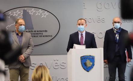 Kosova shton masat: Pas takses per kamionet kushte te reja per ata qe kalojne kufirin
